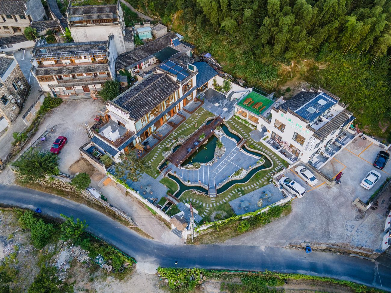 宏村水墨村落航拍全景